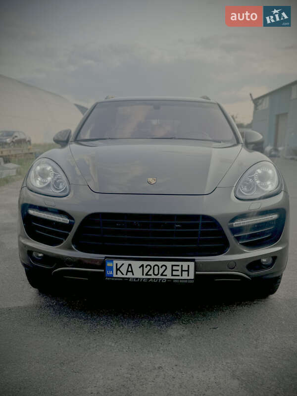 Внедорожник / Кроссовер Porsche Cayenne 2010 в 