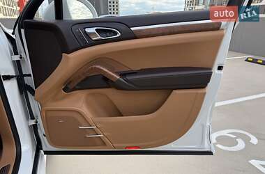 Внедорожник / Кроссовер Porsche Cayenne 2013 в 