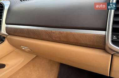 Внедорожник / Кроссовер Porsche Cayenne 2013 в 