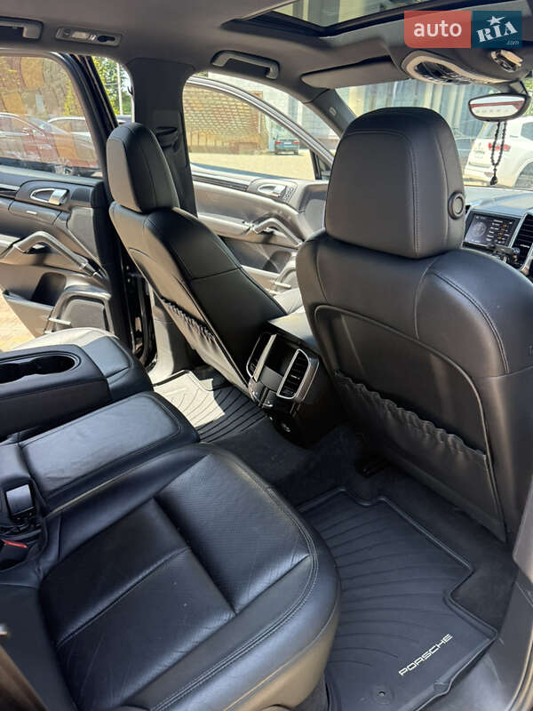 Позашляховик / Кросовер Porsche Cayenne 2010 в Одесі