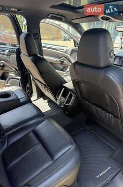 Внедорожник / Кроссовер Porsche Cayenne 2010 в 