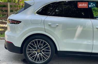 Внедорожник / Кроссовер Porsche Cayenne 2021 в 