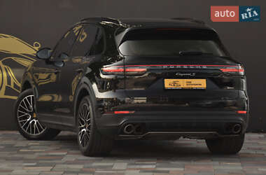 Внедорожник / Кроссовер Porsche Cayenne 2018 в 
