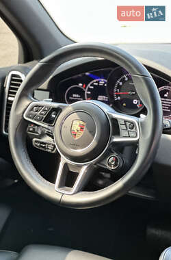 Позашляховик / Кросовер Porsche Cayenne 2021 в 