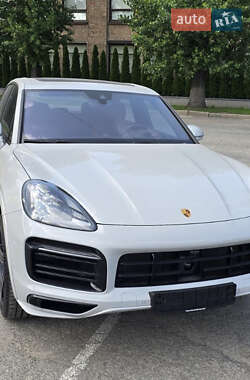Позашляховик / Кросовер Porsche Cayenne 2022 в 