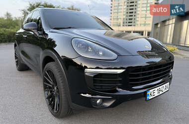 Внедорожник / Кроссовер Porsche Cayenne 2017 в 