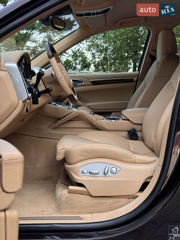 Внедорожник / Кроссовер Porsche Cayenne 2013 в Одессе