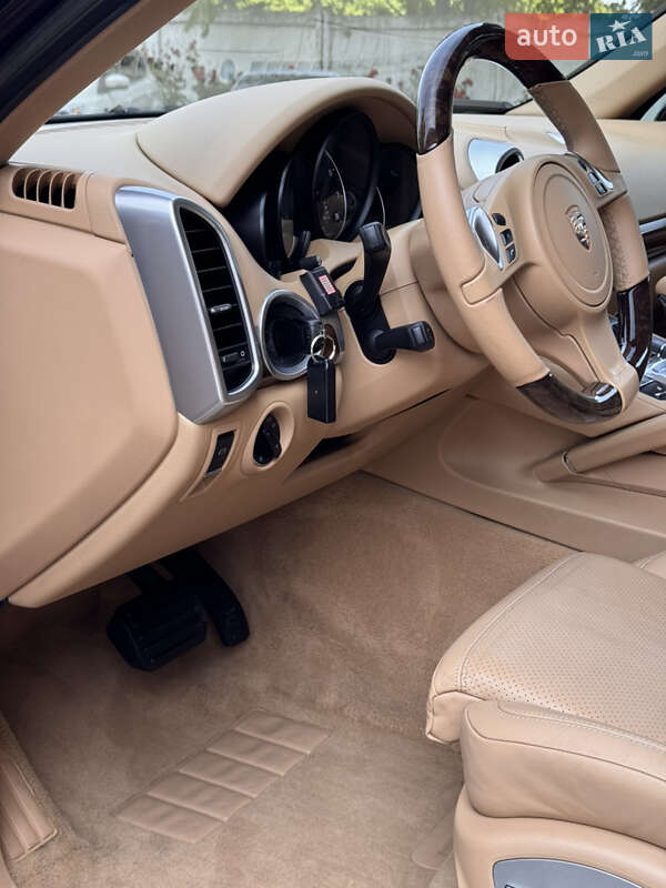 Внедорожник / Кроссовер Porsche Cayenne 2013 в Одессе