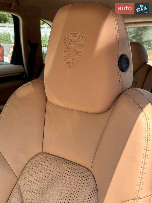 Внедорожник / Кроссовер Porsche Cayenne 2013 в Одессе