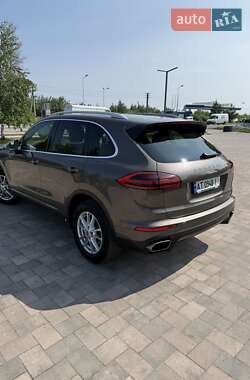Внедорожник / Кроссовер Porsche Cayenne 2015 в 