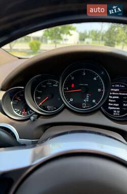 Внедорожник / Кроссовер Porsche Cayenne 2015 в 