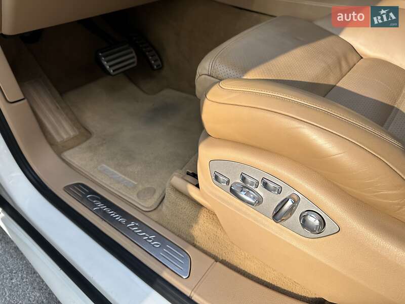 Внедорожник / Кроссовер Porsche Cayenne 2010 в Киеве