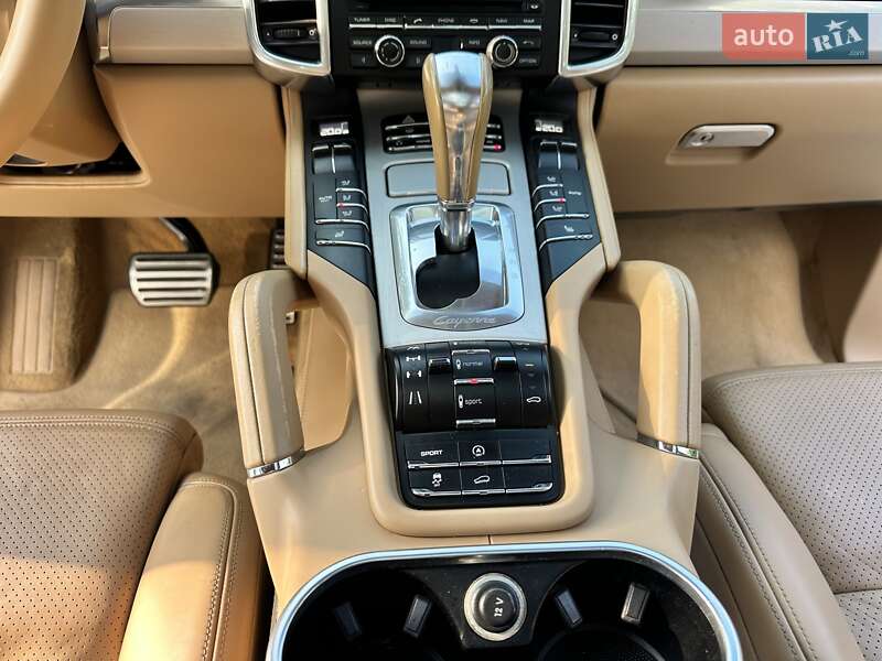 Внедорожник / Кроссовер Porsche Cayenne 2010 в Киеве