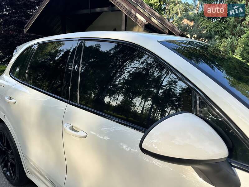 Внедорожник / Кроссовер Porsche Cayenne 2010 в Киеве