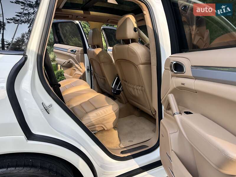 Внедорожник / Кроссовер Porsche Cayenne 2010 в Киеве