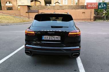 Внедорожник / Кроссовер Porsche Cayenne 2015 в 