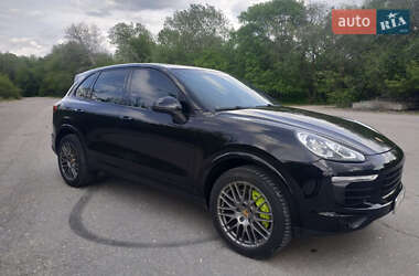 Внедорожник / Кроссовер Porsche Cayenne 2016 в 