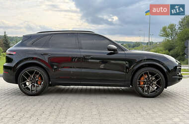 Внедорожник / Кроссовер Porsche Cayenne 2018 в 