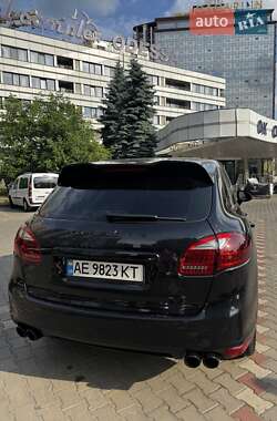 Внедорожник / Кроссовер Porsche Cayenne 2012 в 