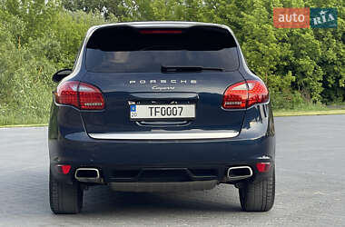 Внедорожник / Кроссовер Porsche Cayenne 2012 в 