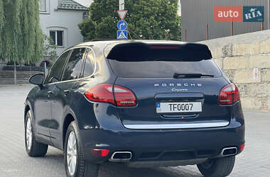 Внедорожник / Кроссовер Porsche Cayenne 2012 в 