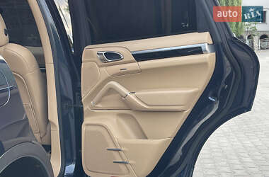 Внедорожник / Кроссовер Porsche Cayenne 2012 в 