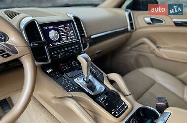 Внедорожник / Кроссовер Porsche Cayenne 2012 в 