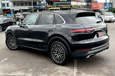 Внедорожник / Кроссовер Porsche Cayenne 2018 в 