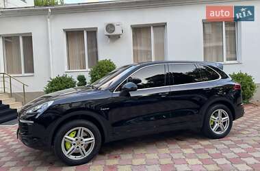 Внедорожник / Кроссовер Porsche Cayenne 2015 в 
