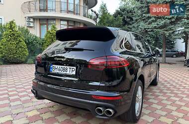 Внедорожник / Кроссовер Porsche Cayenne 2015 в 