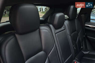 Внедорожник / Кроссовер Porsche Cayenne 2015 в 