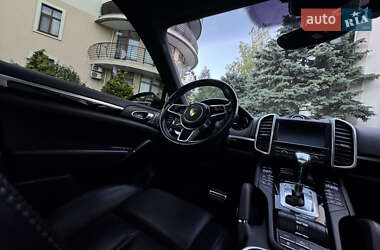 Внедорожник / Кроссовер Porsche Cayenne 2015 в 