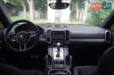 Внедорожник / Кроссовер Porsche Cayenne 2015 в 