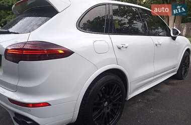 Внедорожник / Кроссовер Porsche Cayenne 2015 в 