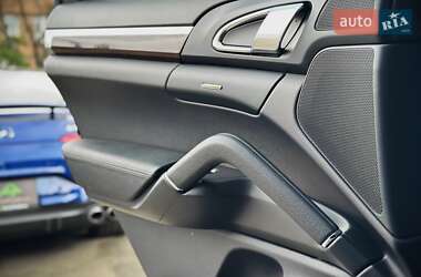 Внедорожник / Кроссовер Porsche Cayenne 2013 в 