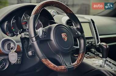 Внедорожник / Кроссовер Porsche Cayenne 2013 в 