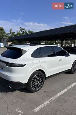 Внедорожник / Кроссовер Porsche Cayenne 2018 в 