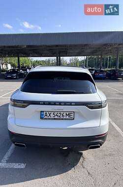 Внедорожник / Кроссовер Porsche Cayenne 2018 в 