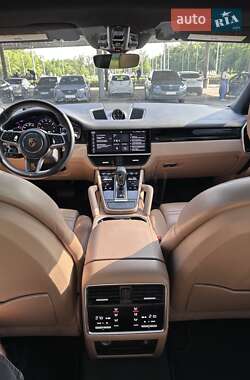 Внедорожник / Кроссовер Porsche Cayenne 2018 в 