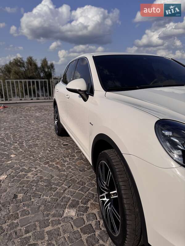 Позашляховик / Кросовер Porsche Cayenne 2015 в Дніпрі