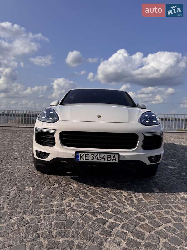 Позашляховик / Кросовер Porsche Cayenne 2015 в Дніпрі