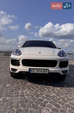 Внедорожник / Кроссовер Porsche Cayenne 2015 в 
