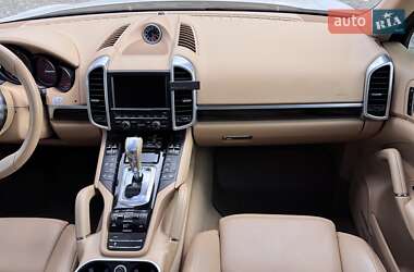 Внедорожник / Кроссовер Porsche Cayenne 2015 в 