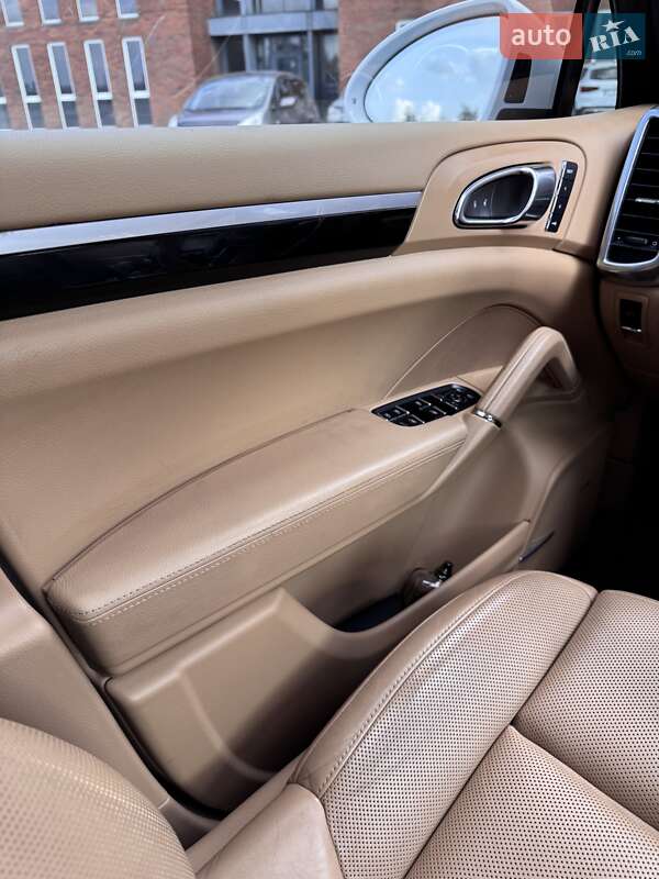 Позашляховик / Кросовер Porsche Cayenne 2015 в Дніпрі