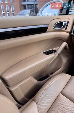 Внедорожник / Кроссовер Porsche Cayenne 2015 в 