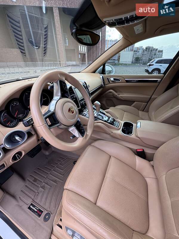 Позашляховик / Кросовер Porsche Cayenne 2015 в Дніпрі