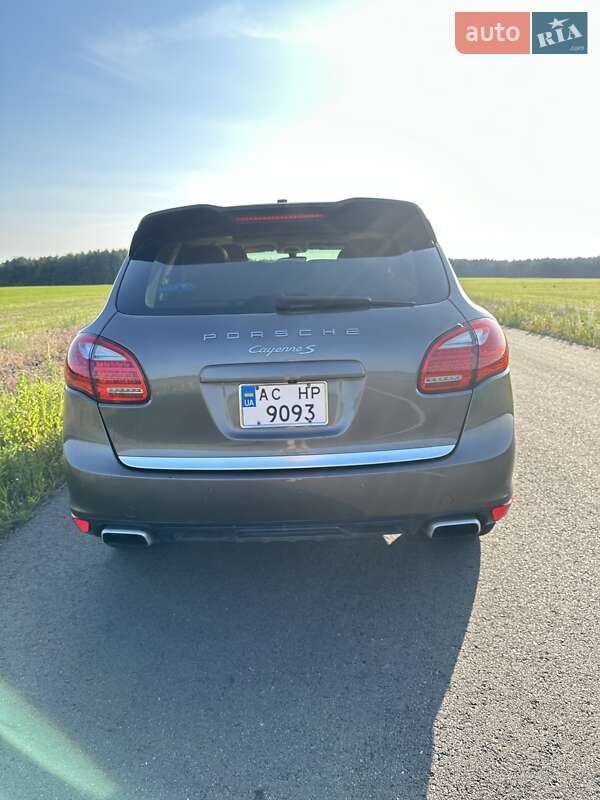 Позашляховик / Кросовер Porsche Cayenne 2014 в Луцьку