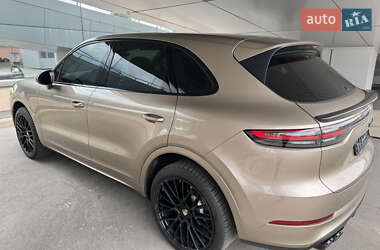 Внедорожник / Кроссовер Porsche Cayenne 2018 в 