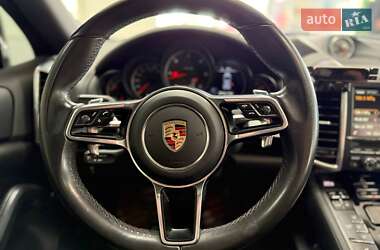 Внедорожник / Кроссовер Porsche Cayenne 2015 в 