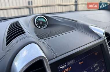 Внедорожник / Кроссовер Porsche Cayenne 2011 в 
